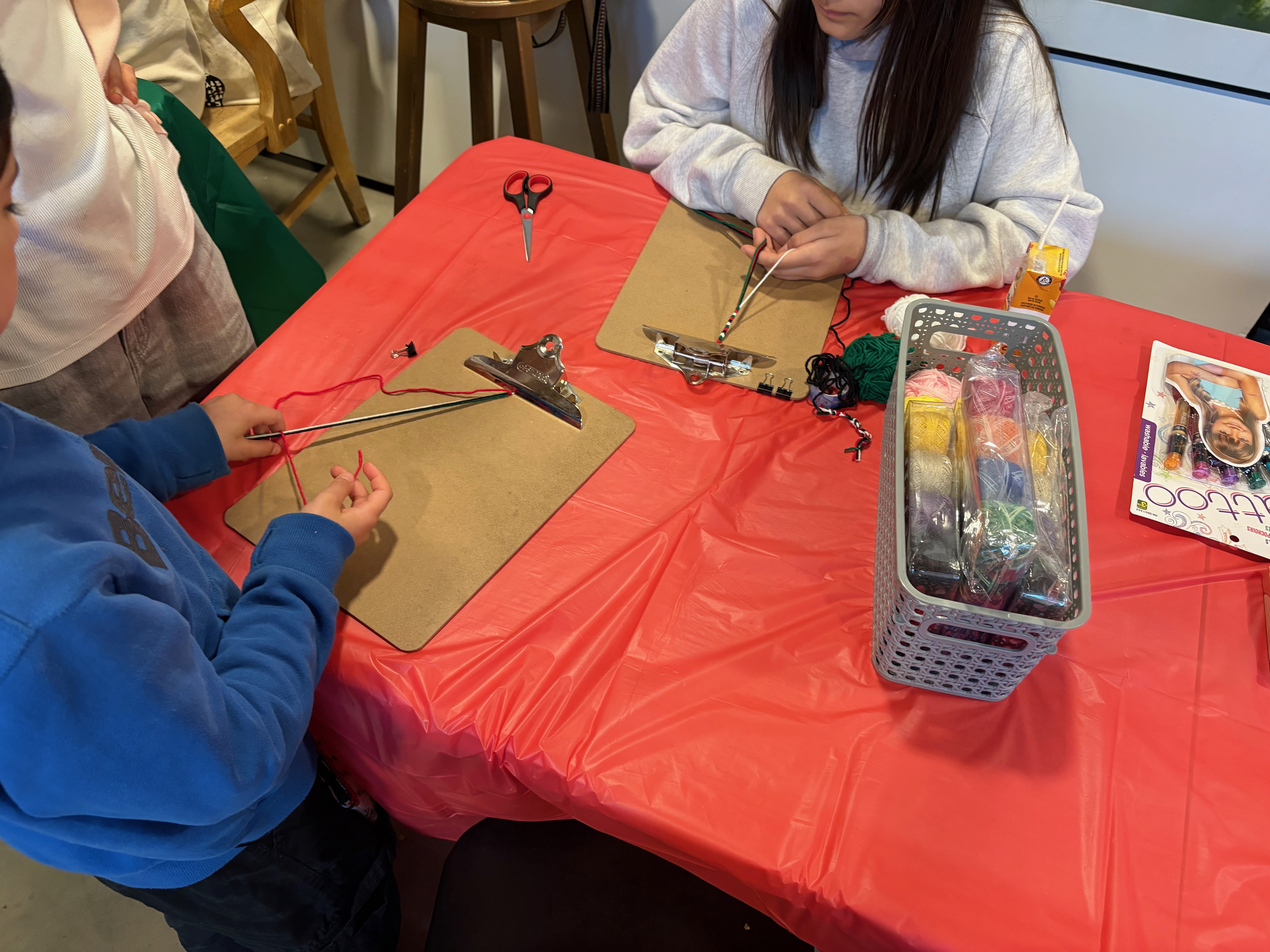Learning to weave friendship bracelets