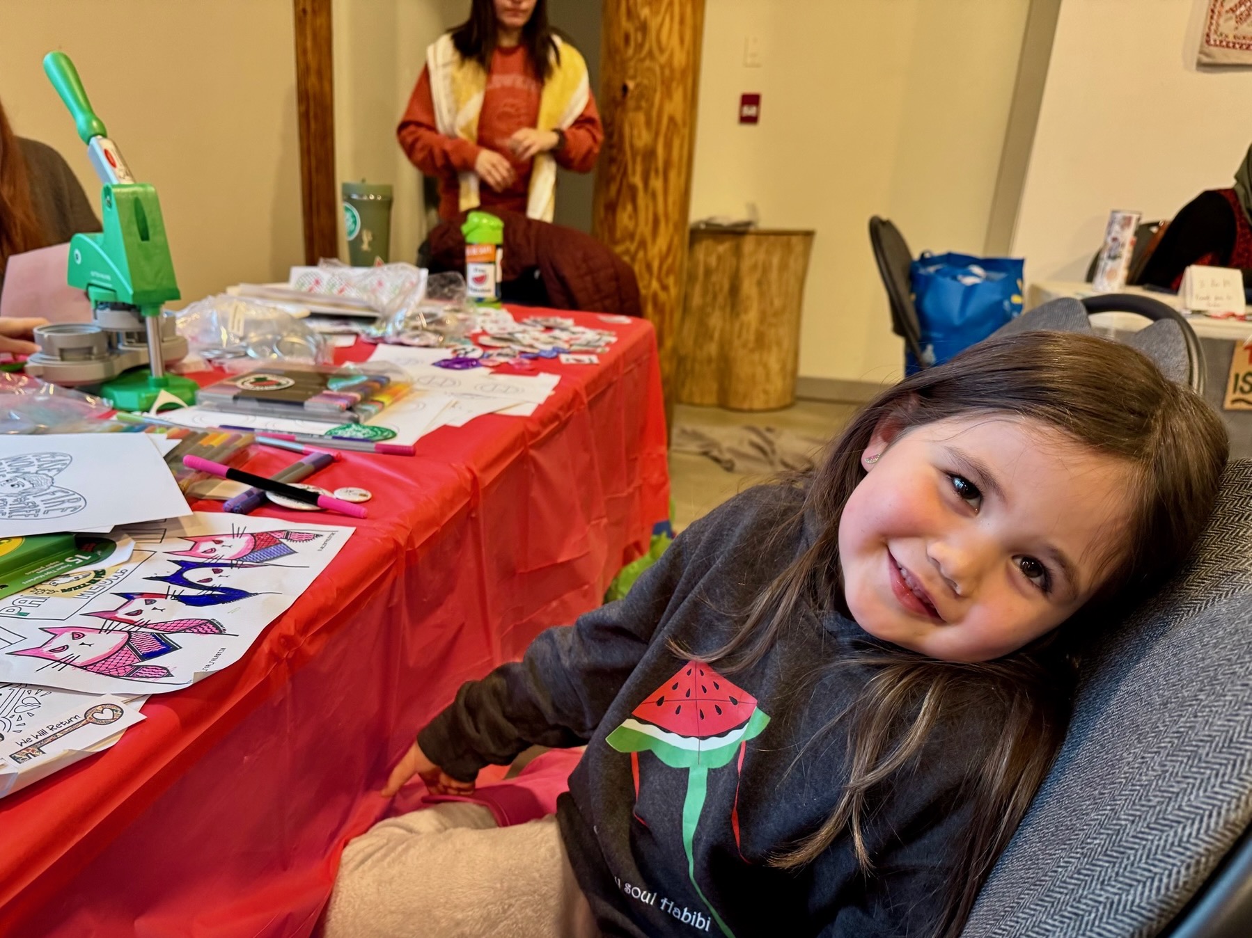 A happy cat painter!